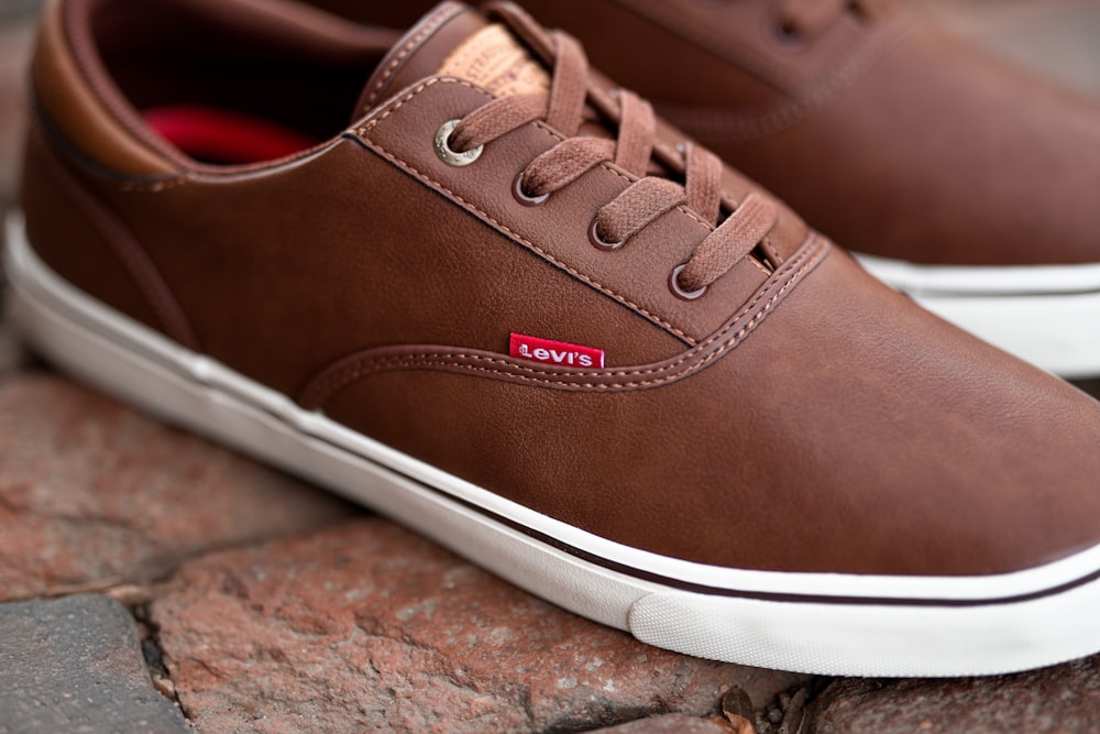 pair of brown Levi's low-top shoes photo – Free Sioux city Image on Unsplash