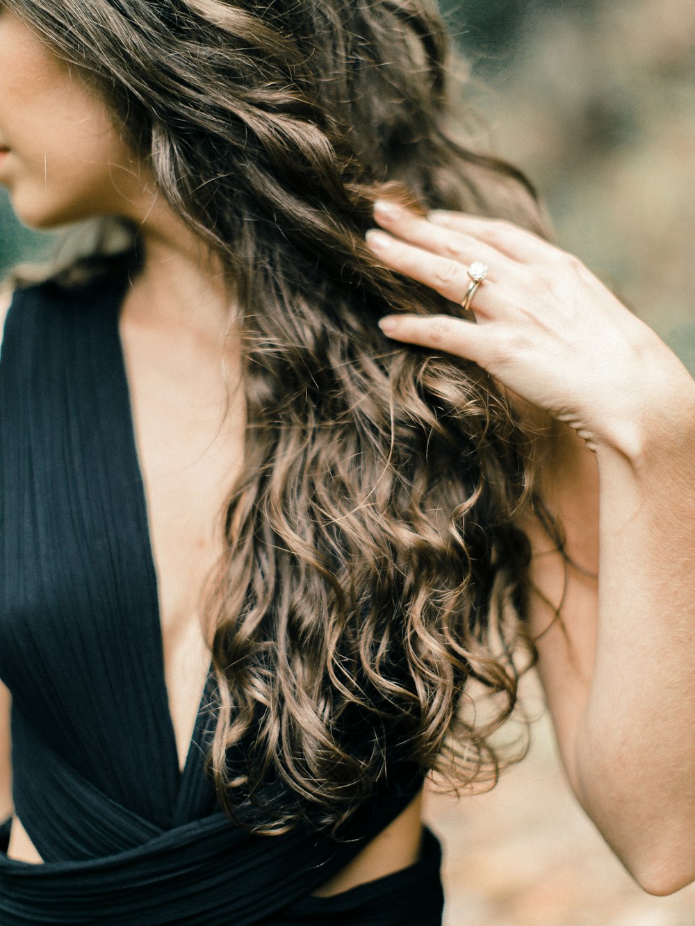 woman wearing black sleeveless dress