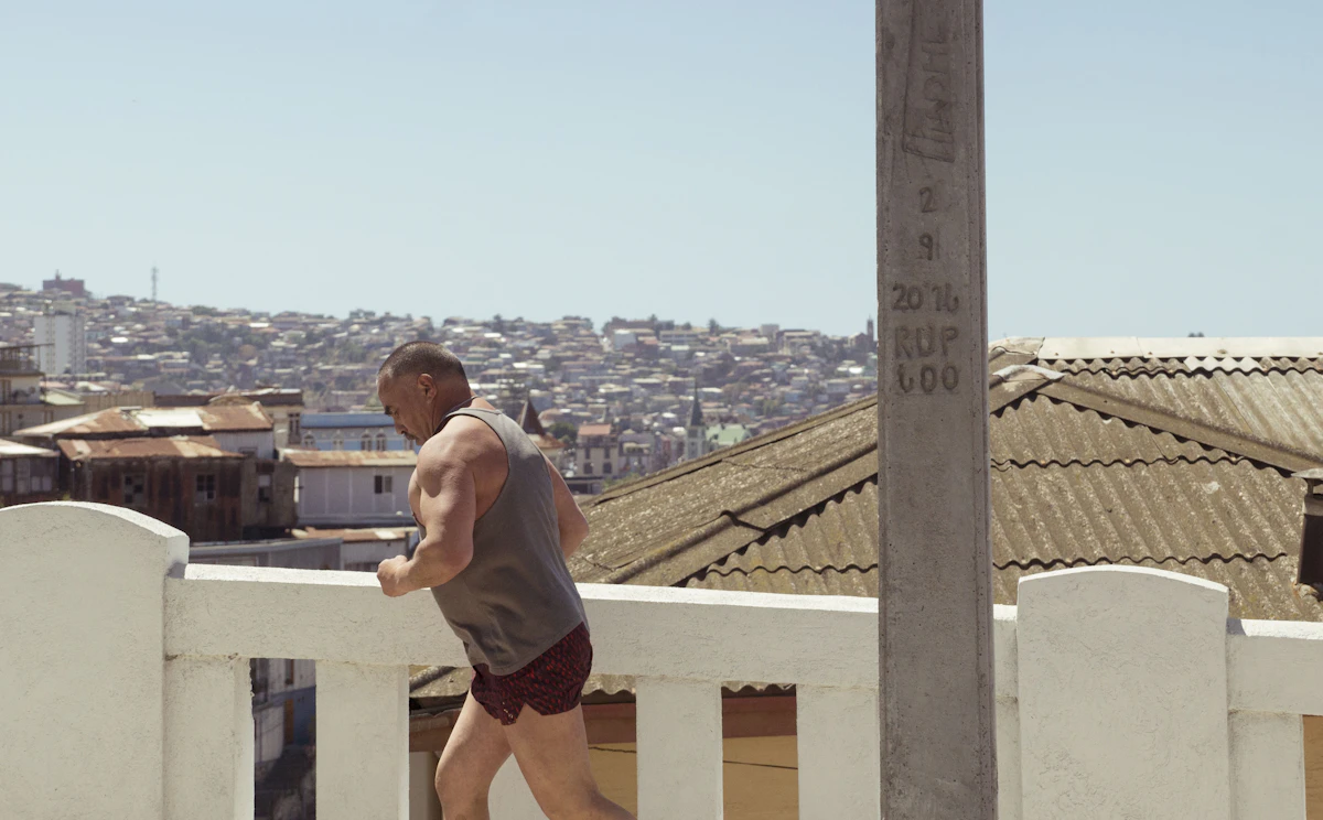 Fit, athletic man training outdoors, illustrating how the body's natural healing and recovery capacity changes with age.