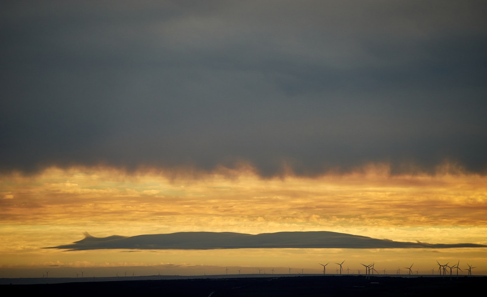 Sony a7 II + Sony FE 70-300mm F4.5-5.6 G OSS sample photo. White clouds and silhouette photography