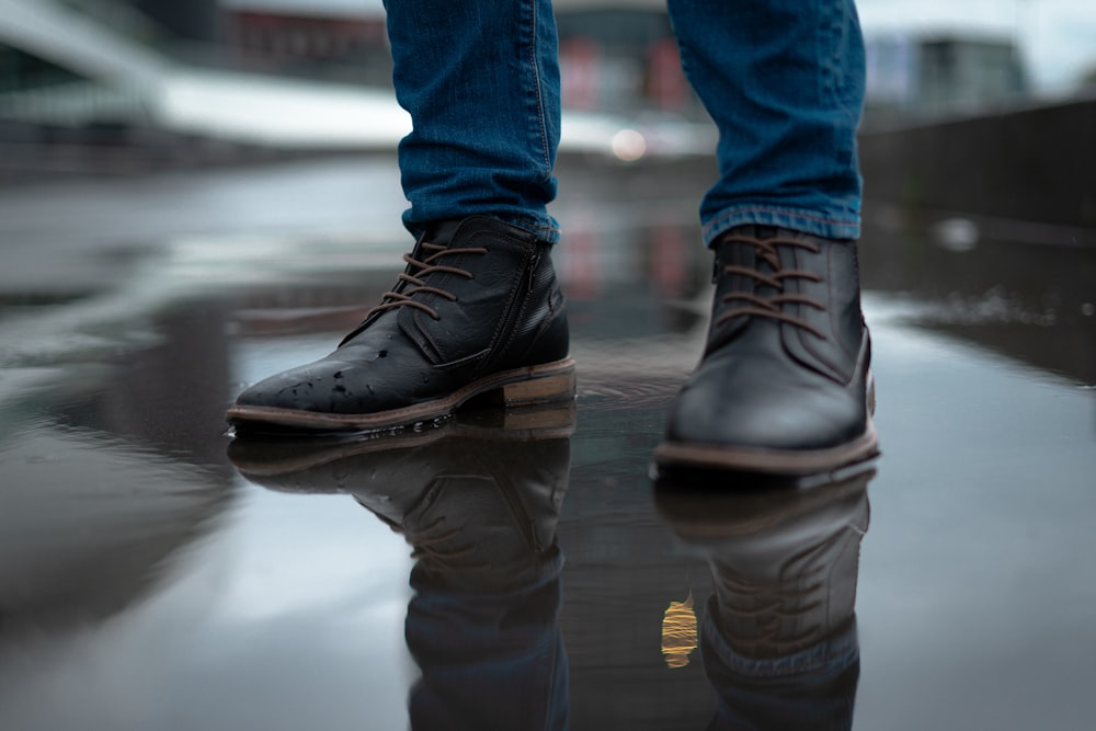 man wearing black leather dress shoes