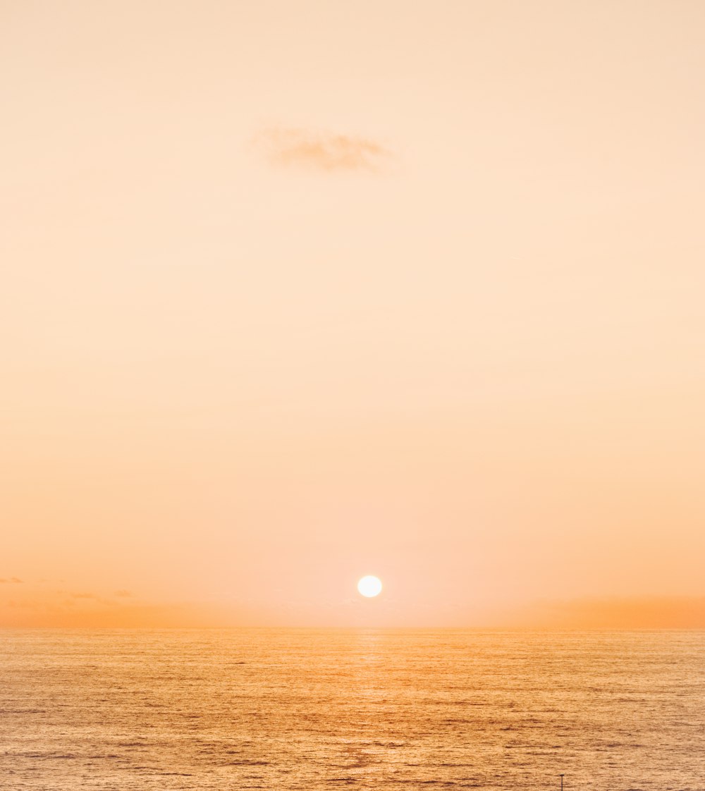 夕焼けの海の風景の写真 Unsplashの無料ベージュ写真