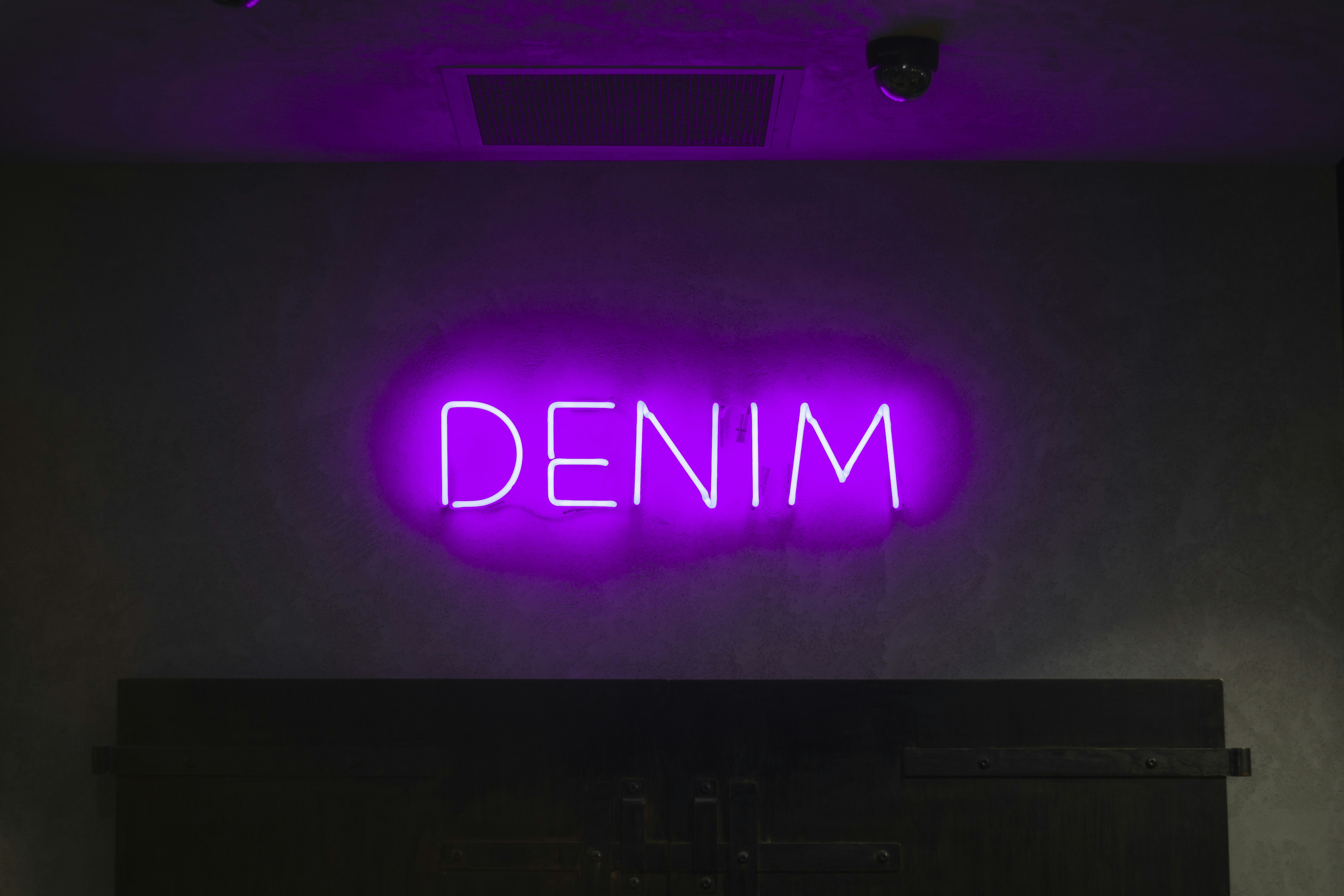 photo-1575627675438-26f56f1a1375?ixid=M3wxMjA3fDB8MXxzZWFyY2h8MTJ8fGRlcmlsYSUyMGN1c3RvbWVyJTIwcmV2aWV3c3xlbnwwfHx8fDE3NTM4ODQ0NTN8MA\u0026ixlib=rb-4.1.0