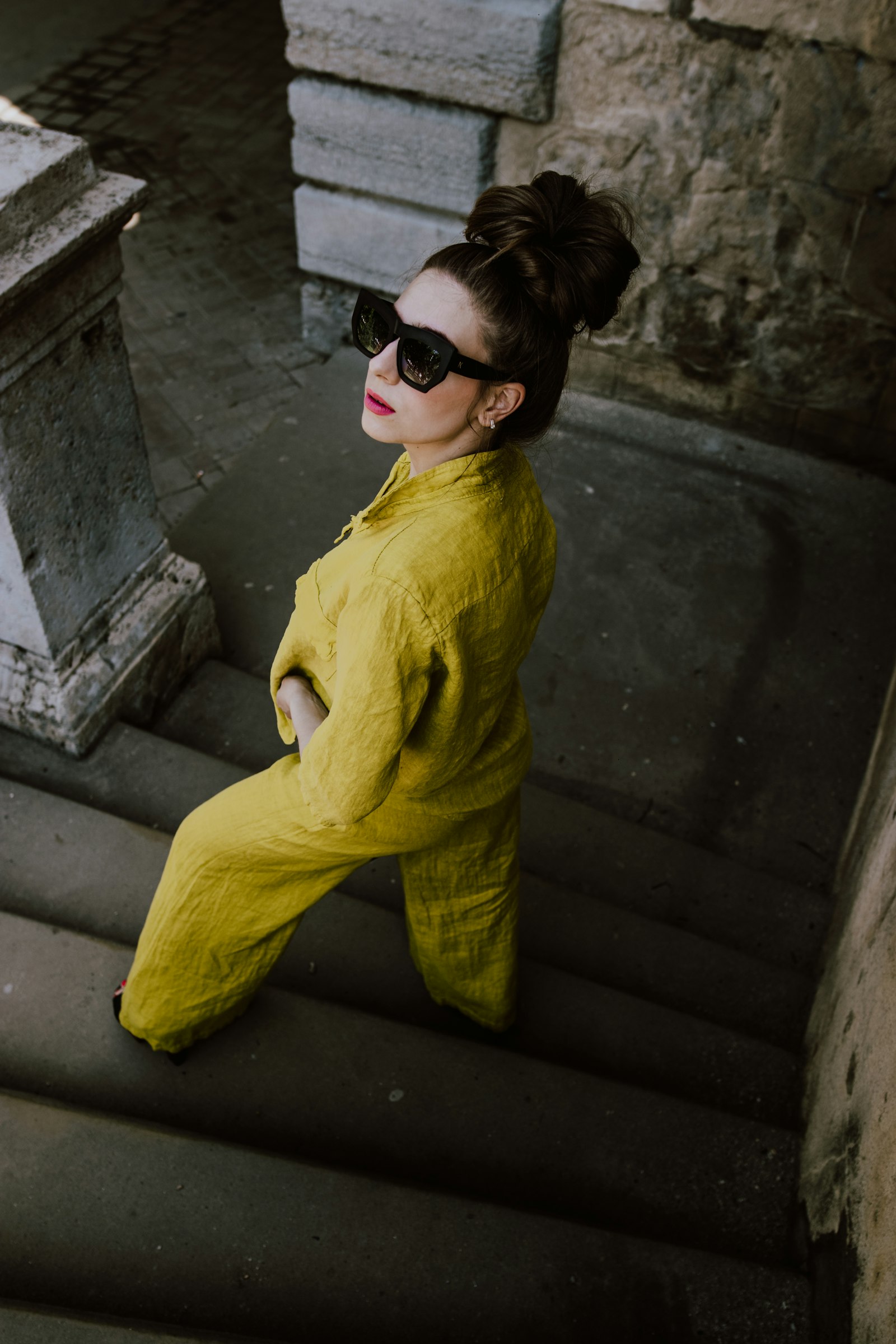 Canon EOS 80D + Sigma 20mm F1.4 DG HSM Art sample photo. Woman wearing black sunglasses photography