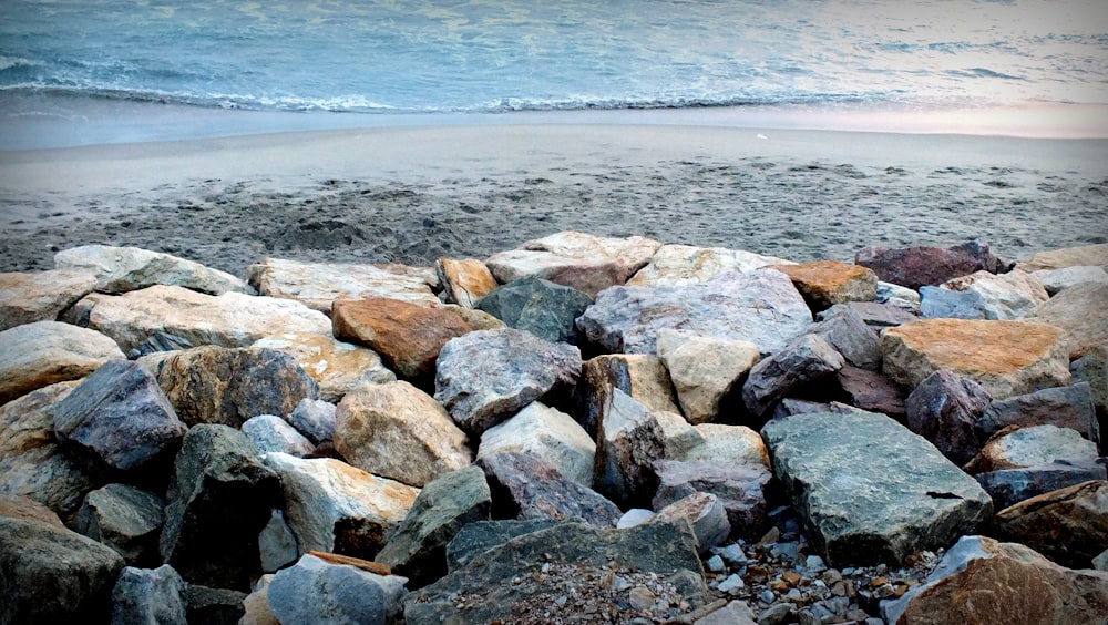 gray rocks near seashore