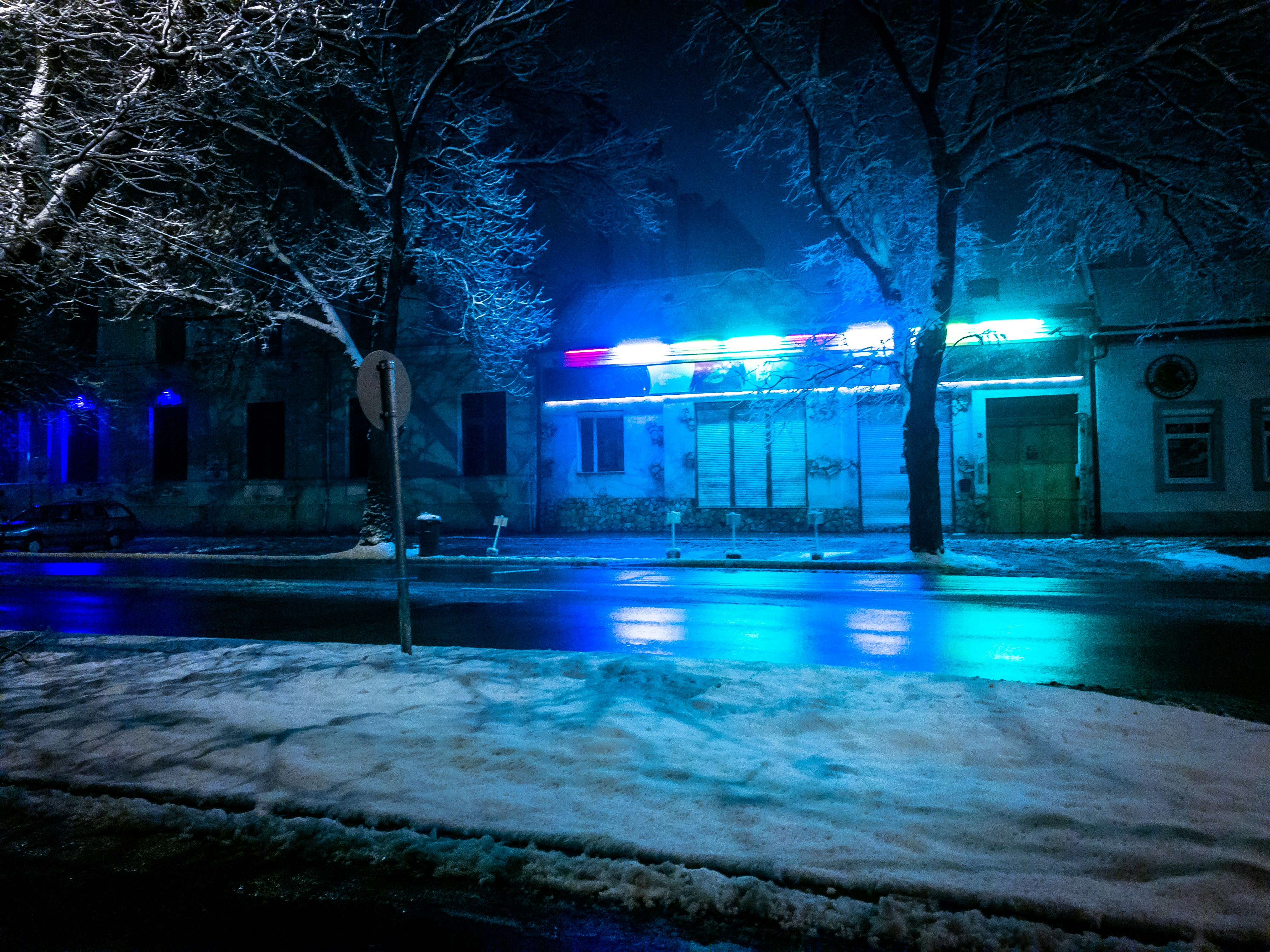 black and white bed linen