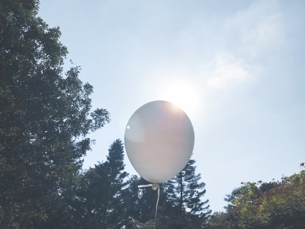 white balloon