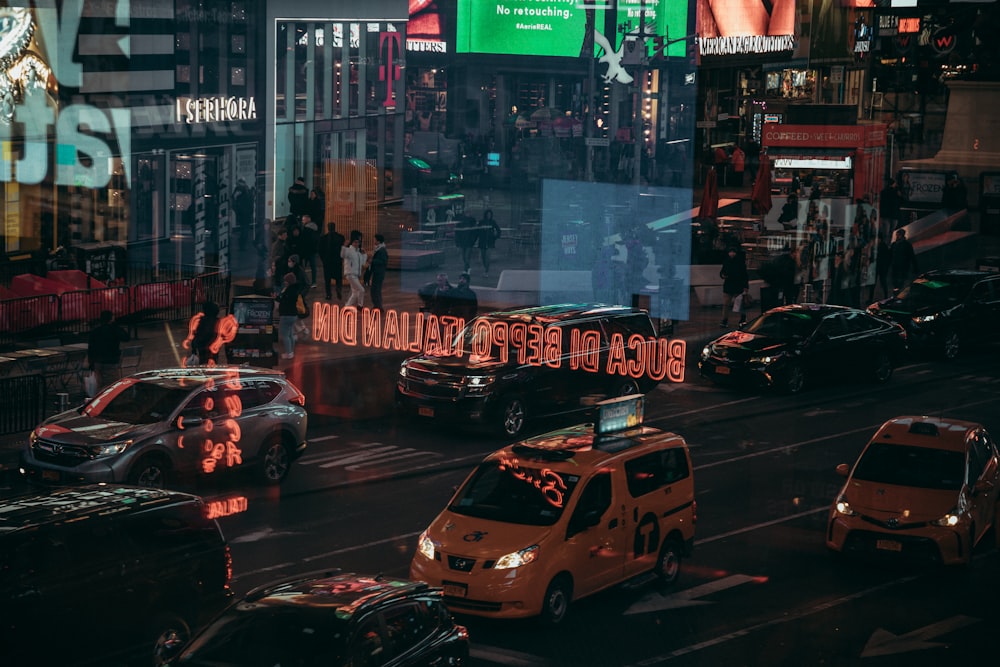 cidade durante a noite