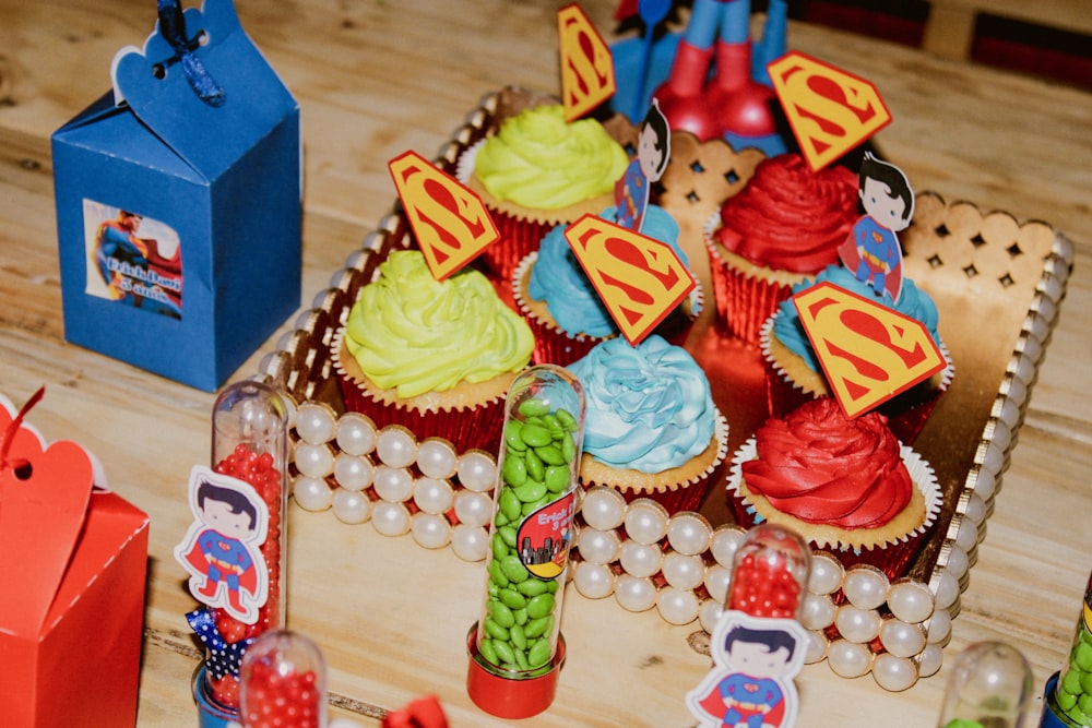 Super Man cupcake lot on tray