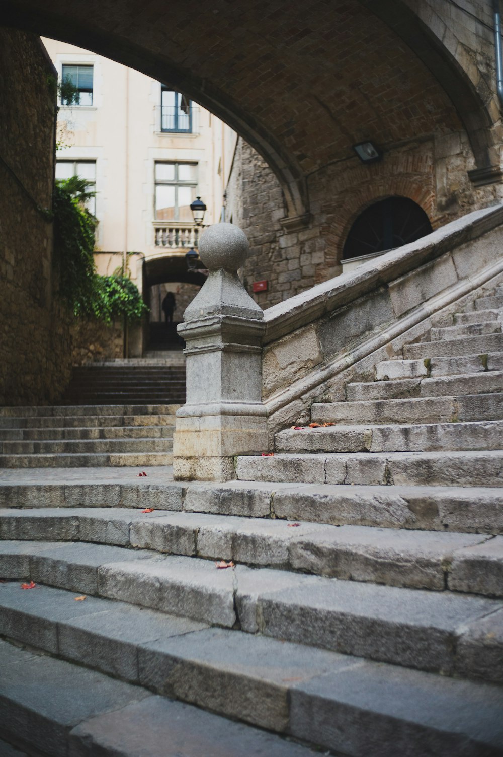 escadas de concreto cinza