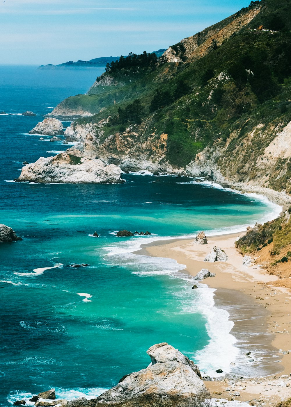 formazioni rocciose in riva al mare