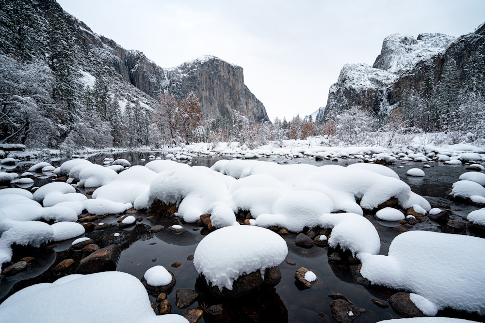 snows on rocks