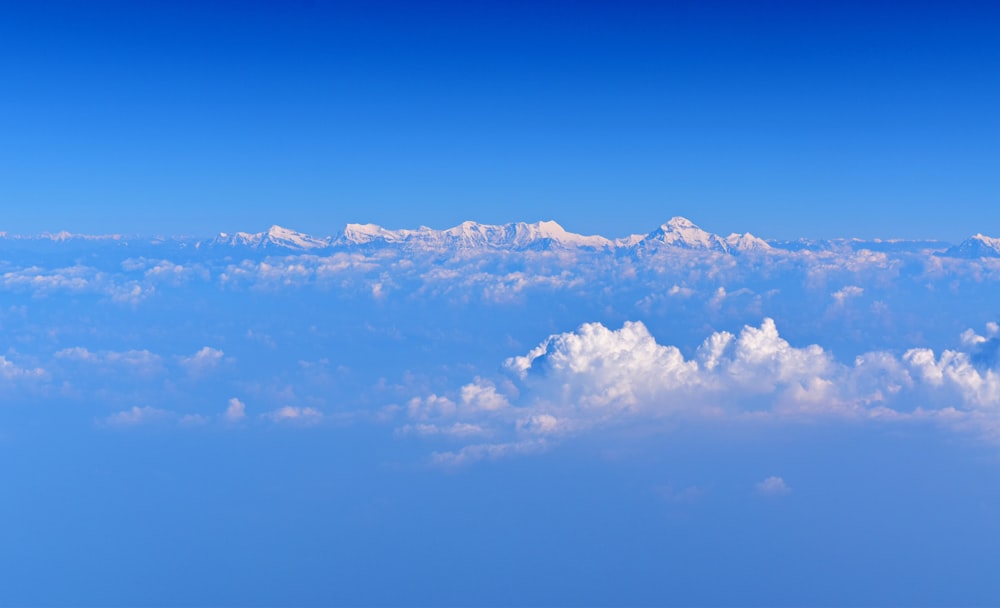 areal foto de nuvens brancas durante o dia
