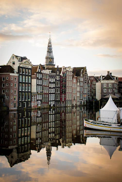 L'architettura e i quartieri caratteristici nel cuore storico di Amsterdam