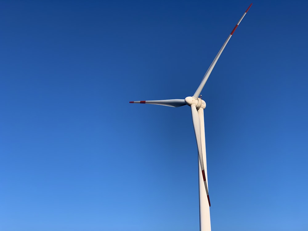 white and red windmill