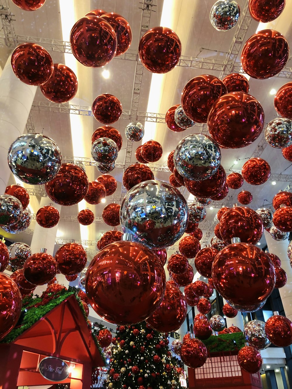 red and gray baubles