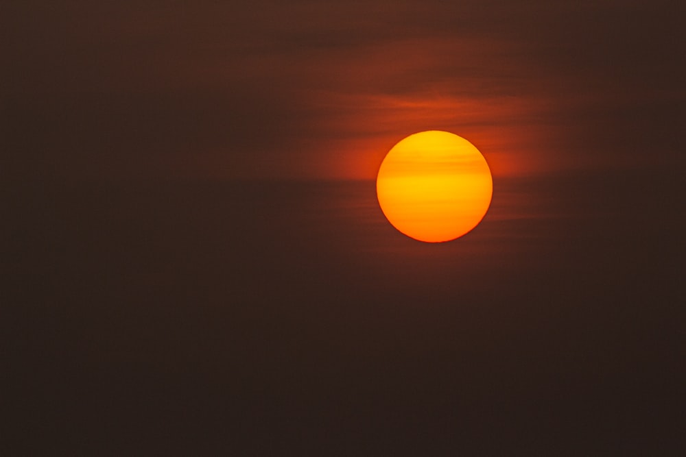 Photo du soleil en basse lumière