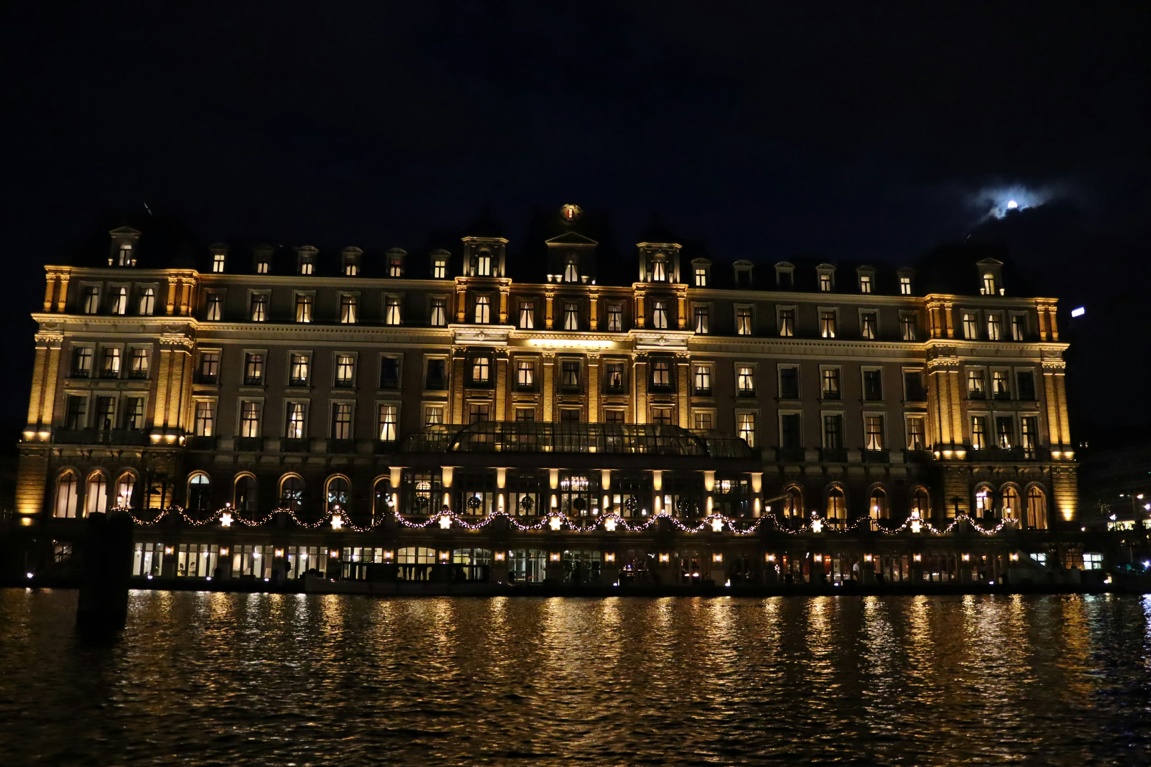 view photography of lighted building, Amstel Hotel Amsterdam