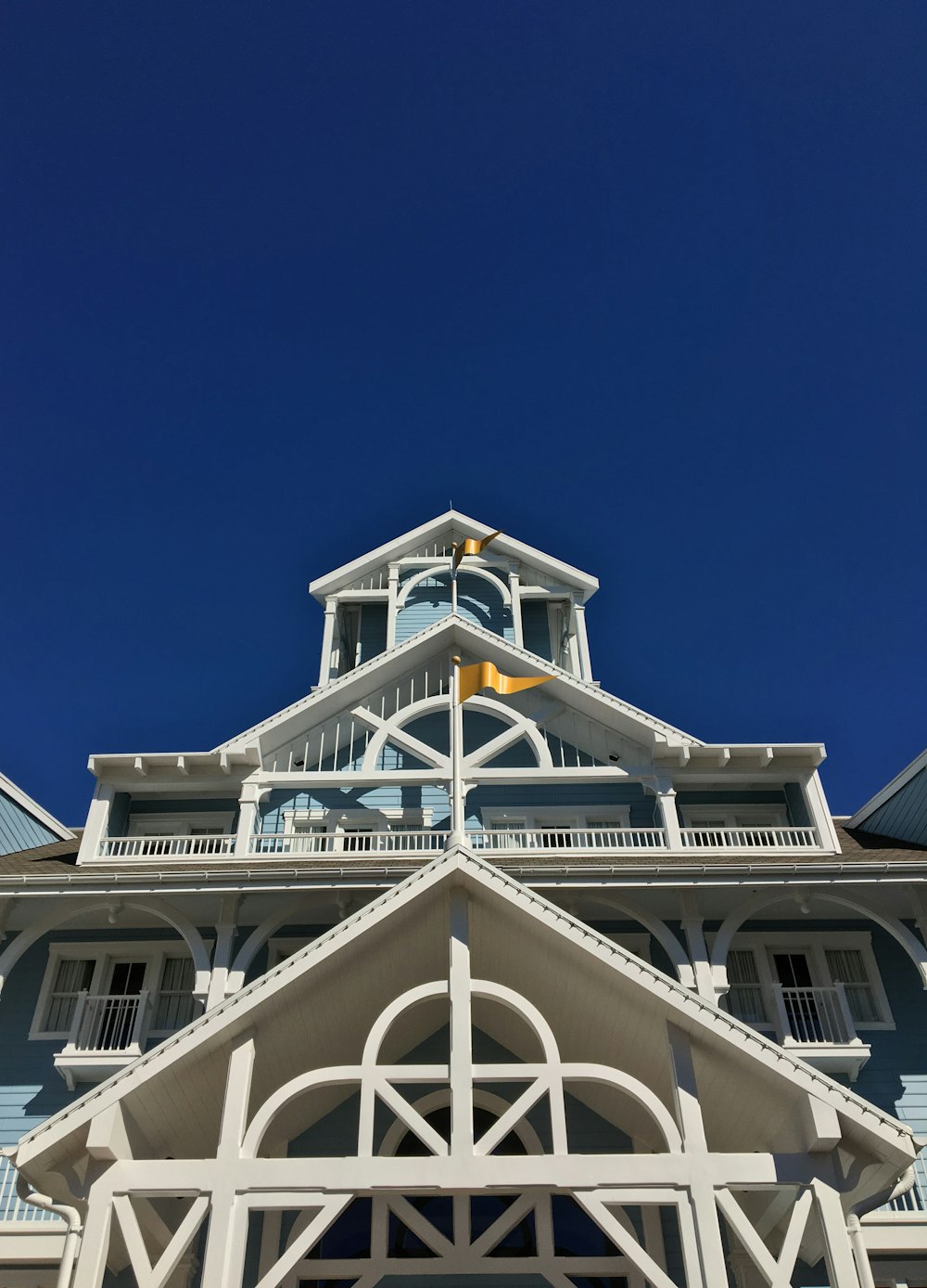 shallow focus photo of white building