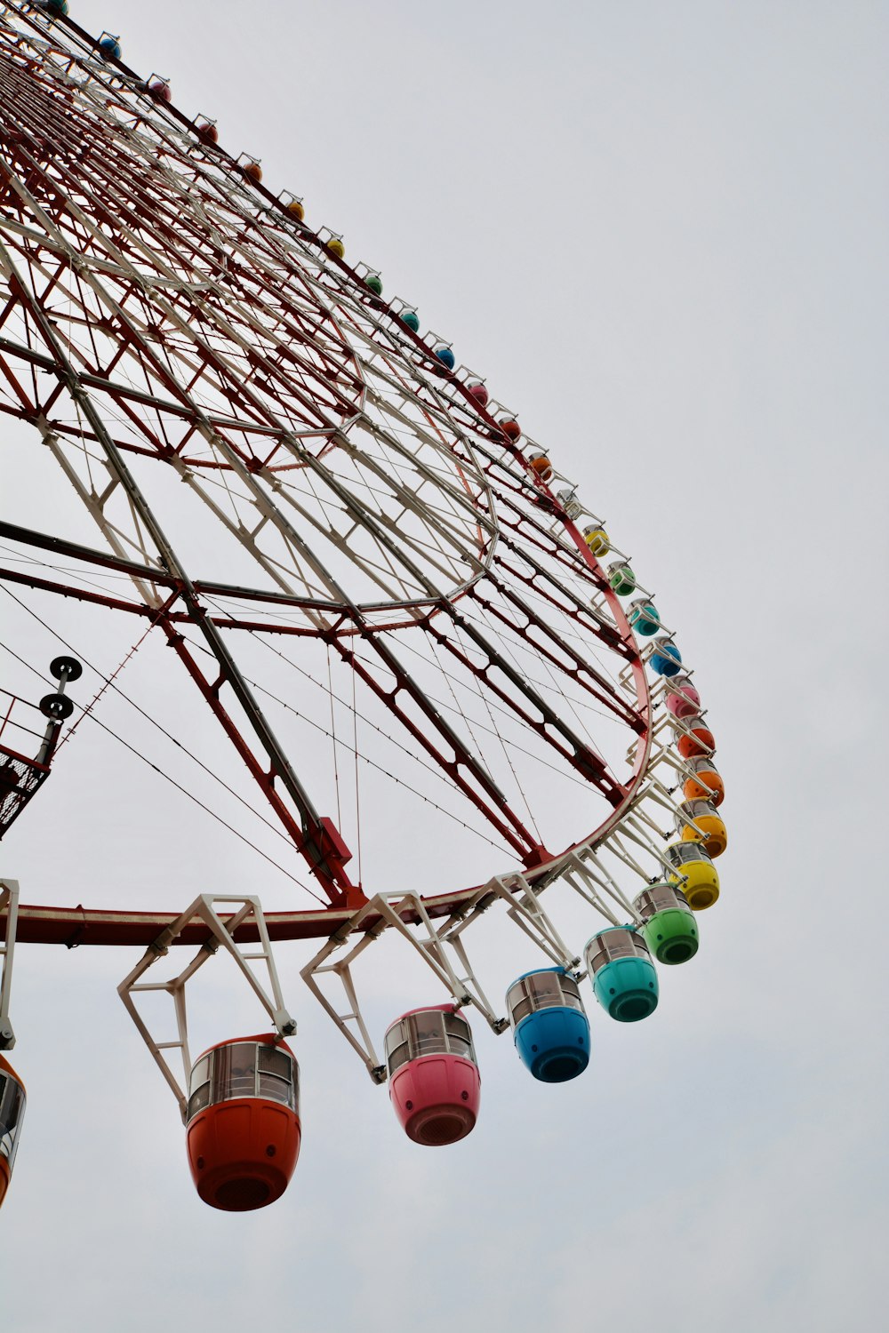 architectural photography of red and white ferris wheel
