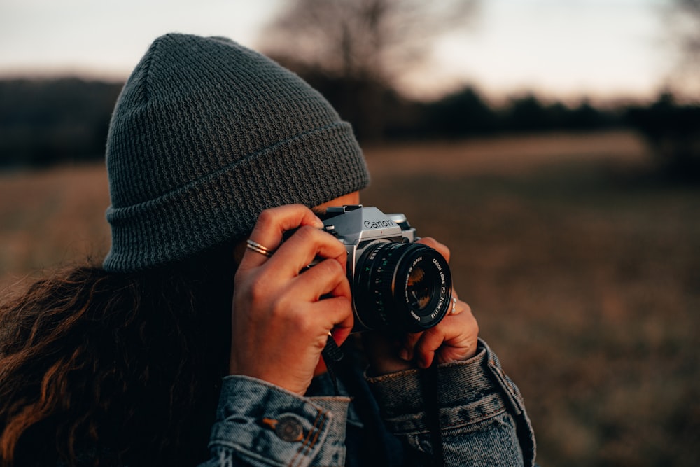 woman with DSLR camera