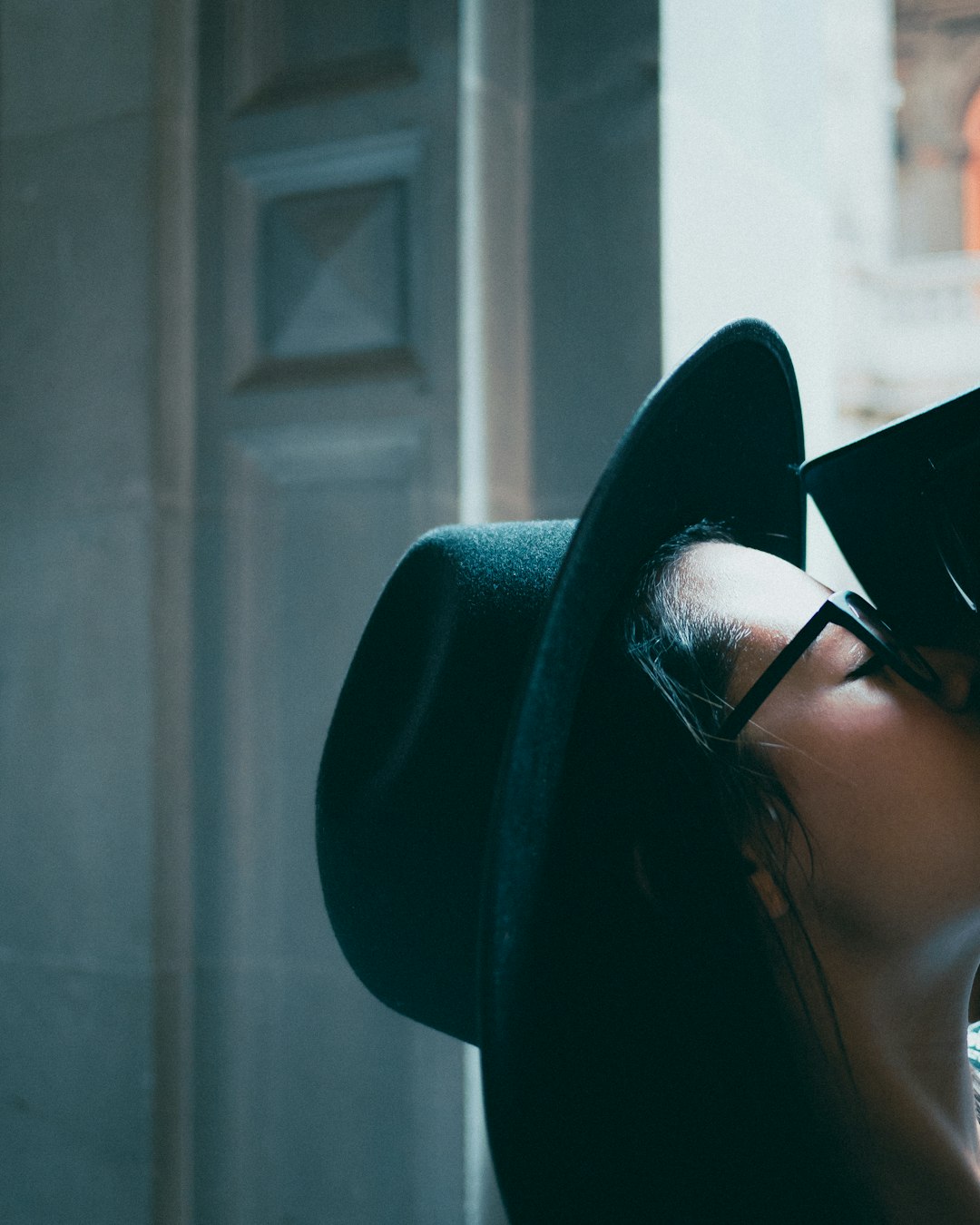 woman wearing black hat