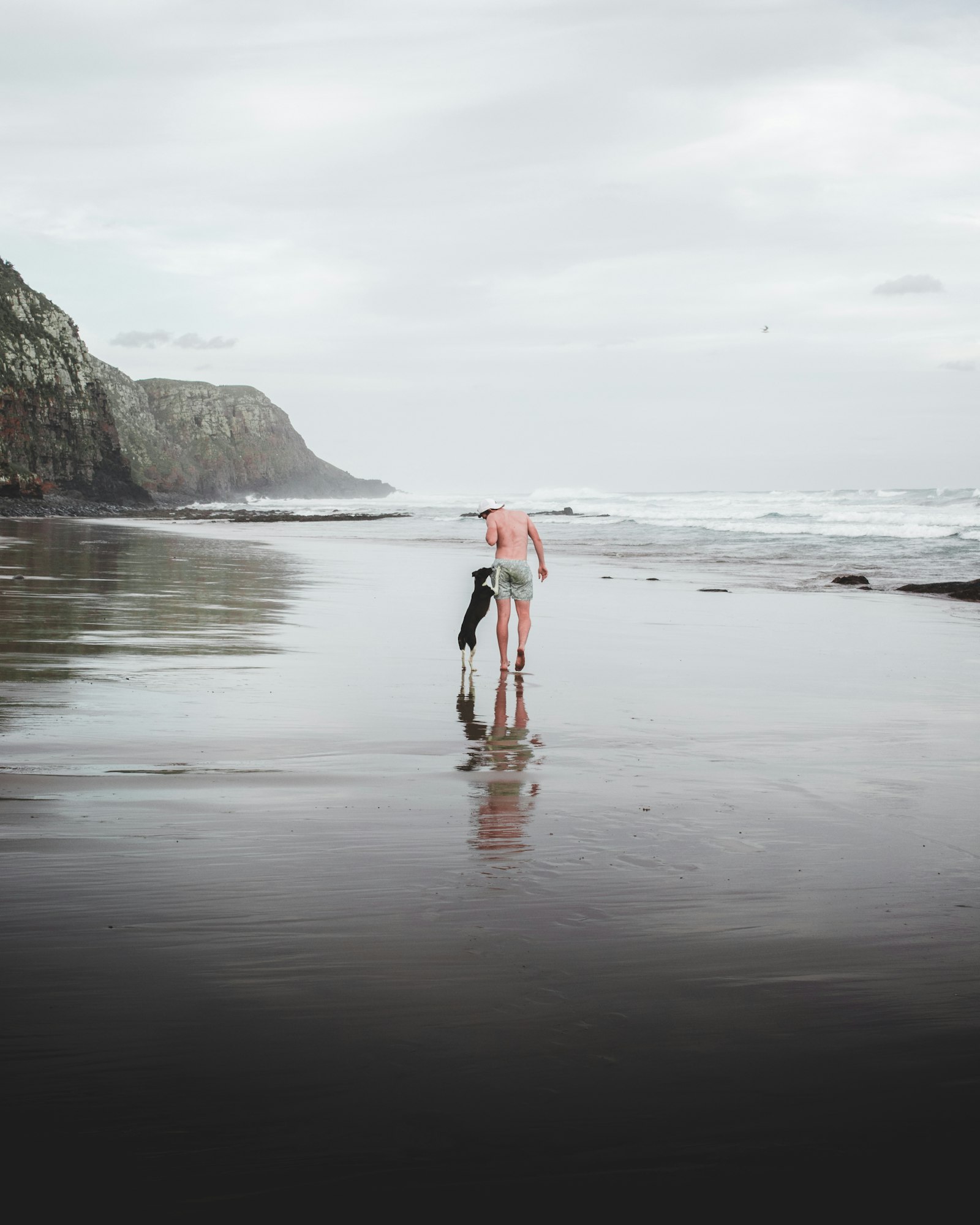 Canon EOS 77D (EOS 9000D / EOS 770D) + Canon EF-S 24mm F2.8 STM sample photo. Unknown person walking outdoors photography