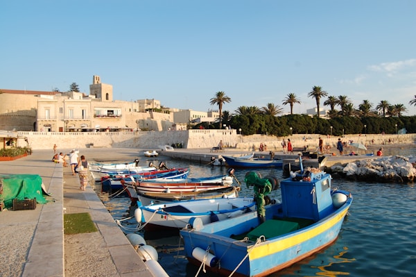 L'antico porto di Gallipoli: pescheria, museo e città vecchia