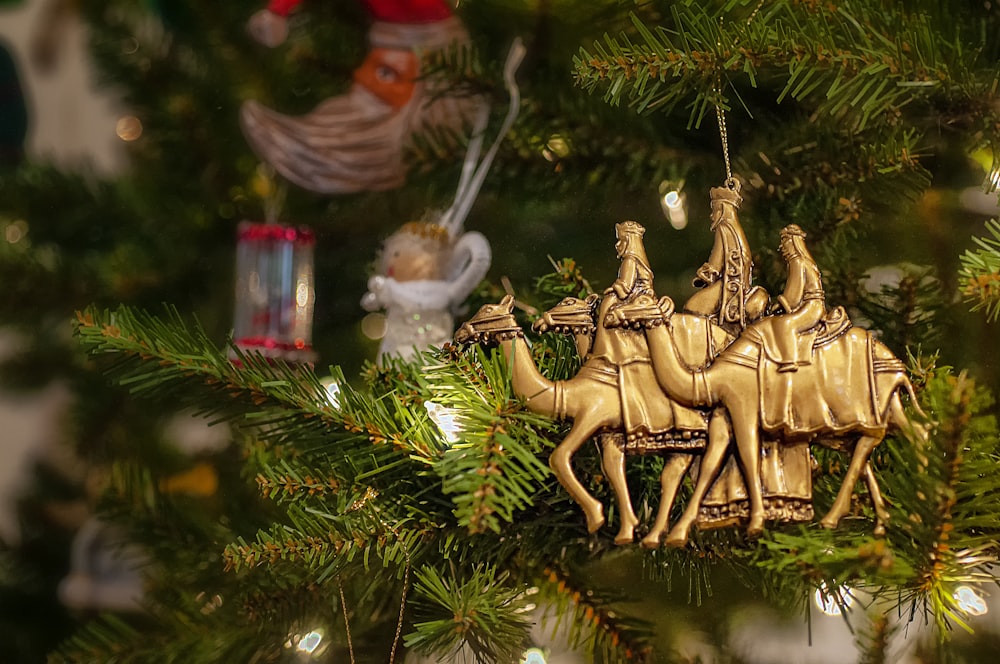camello marrón decoración del árbol de Navidad