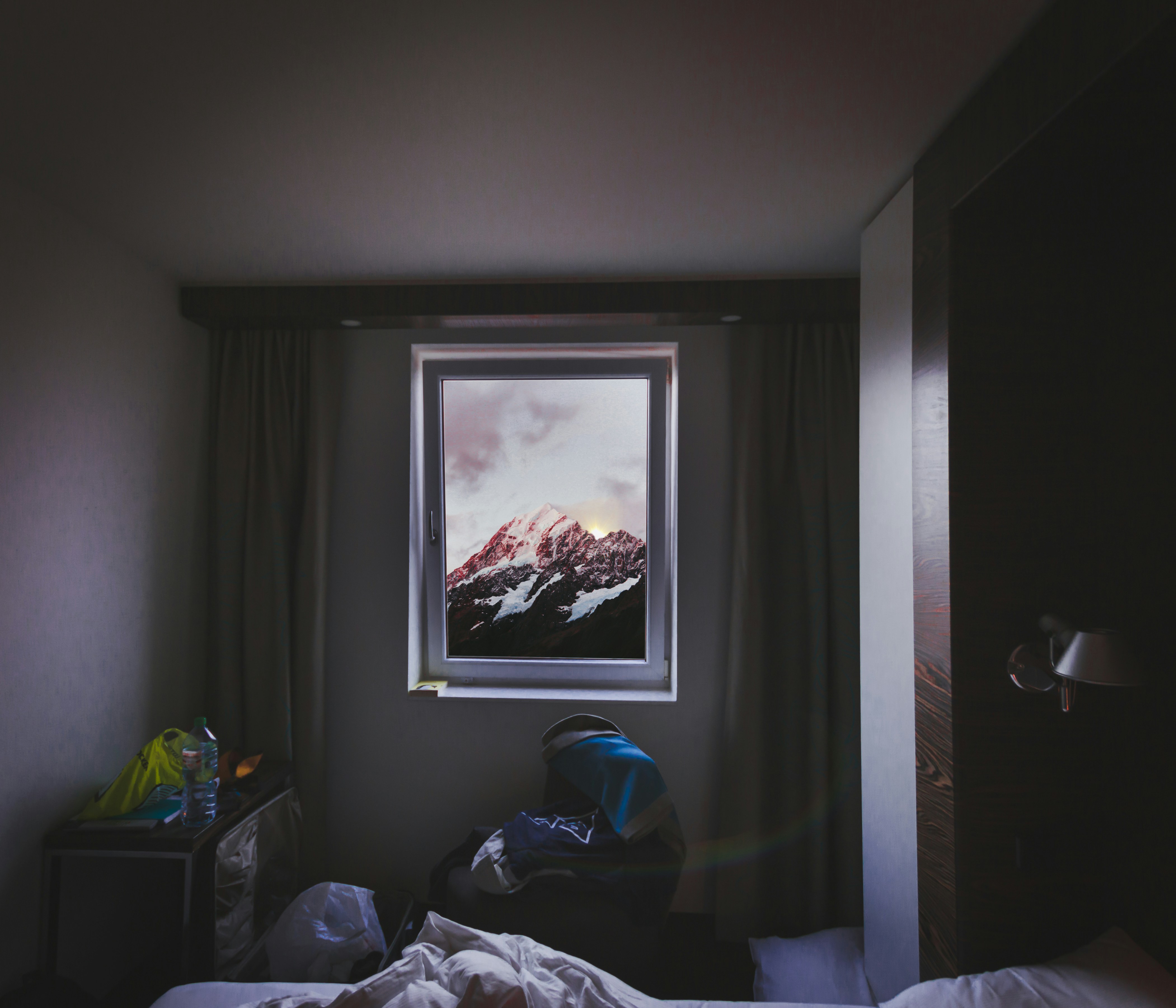 calm bedroom wallpaper, wallpaper, Posisi Tidur Setelah Operasi Ambeien yang Dianjurkan 3