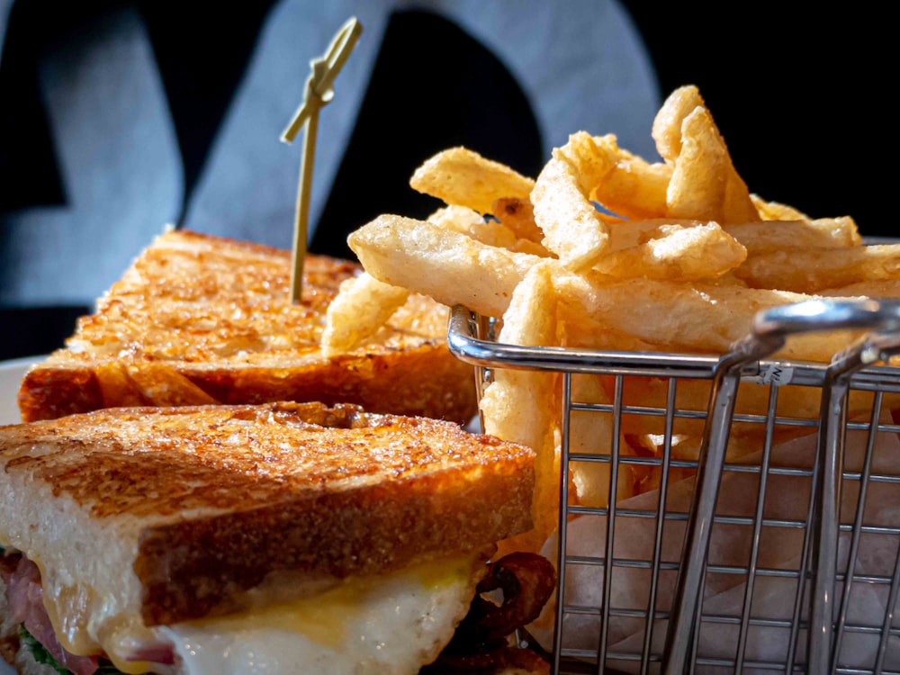 toasted bread beside french fries