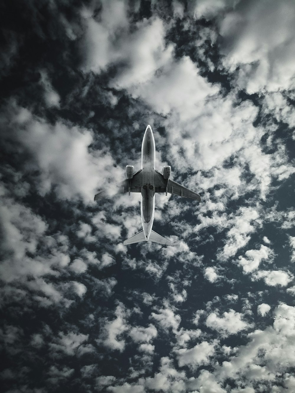 Vue de ver de terre photo d’avion de ligne dans le ciel