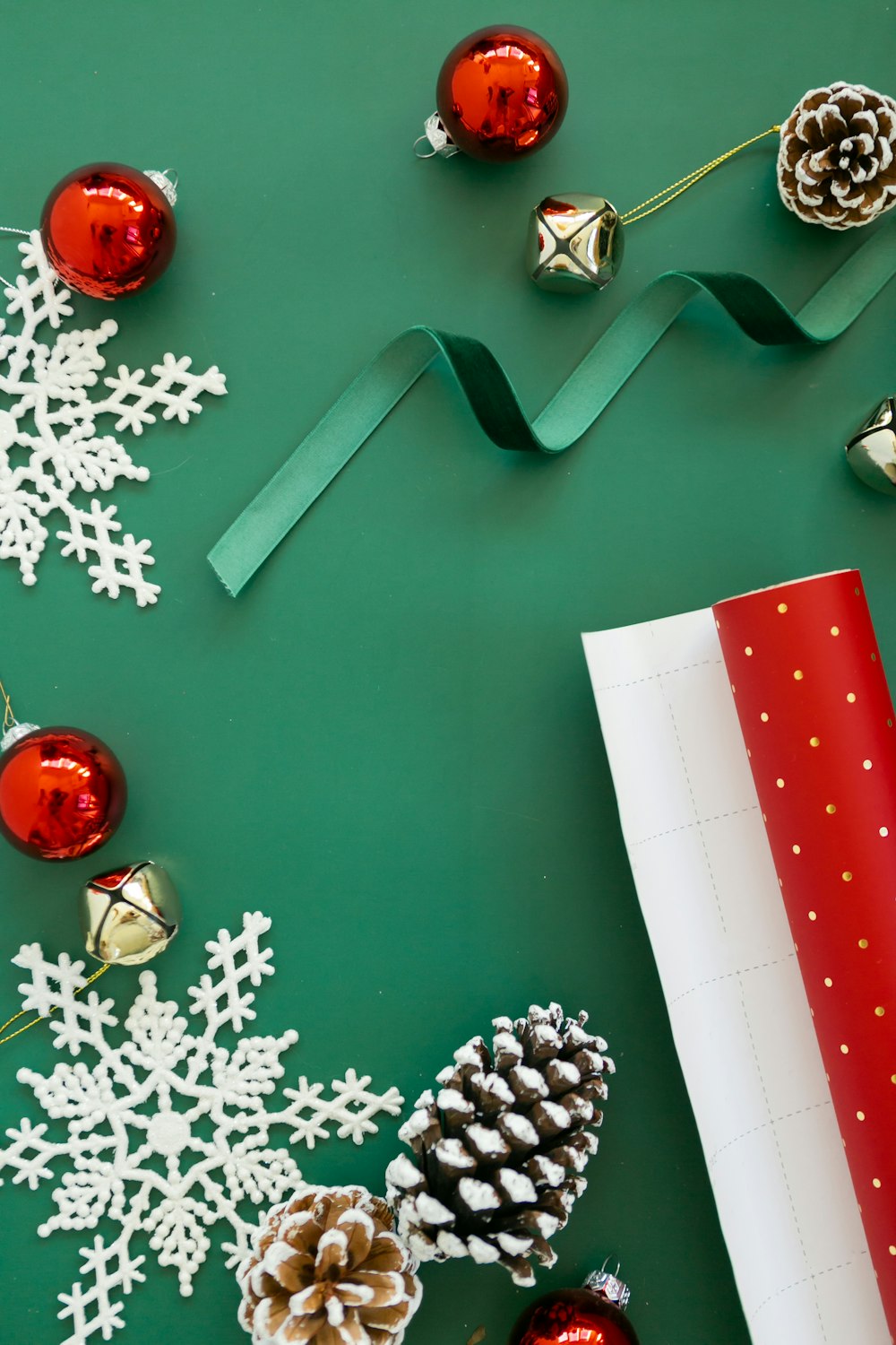 red bauble and green lace decor