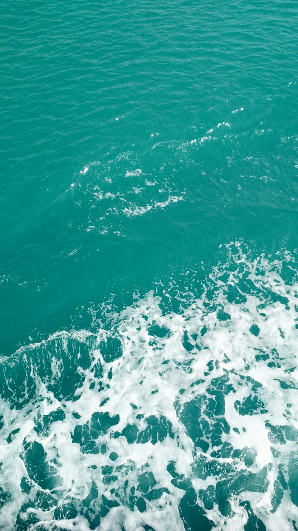 wavy blue ocean during daytime