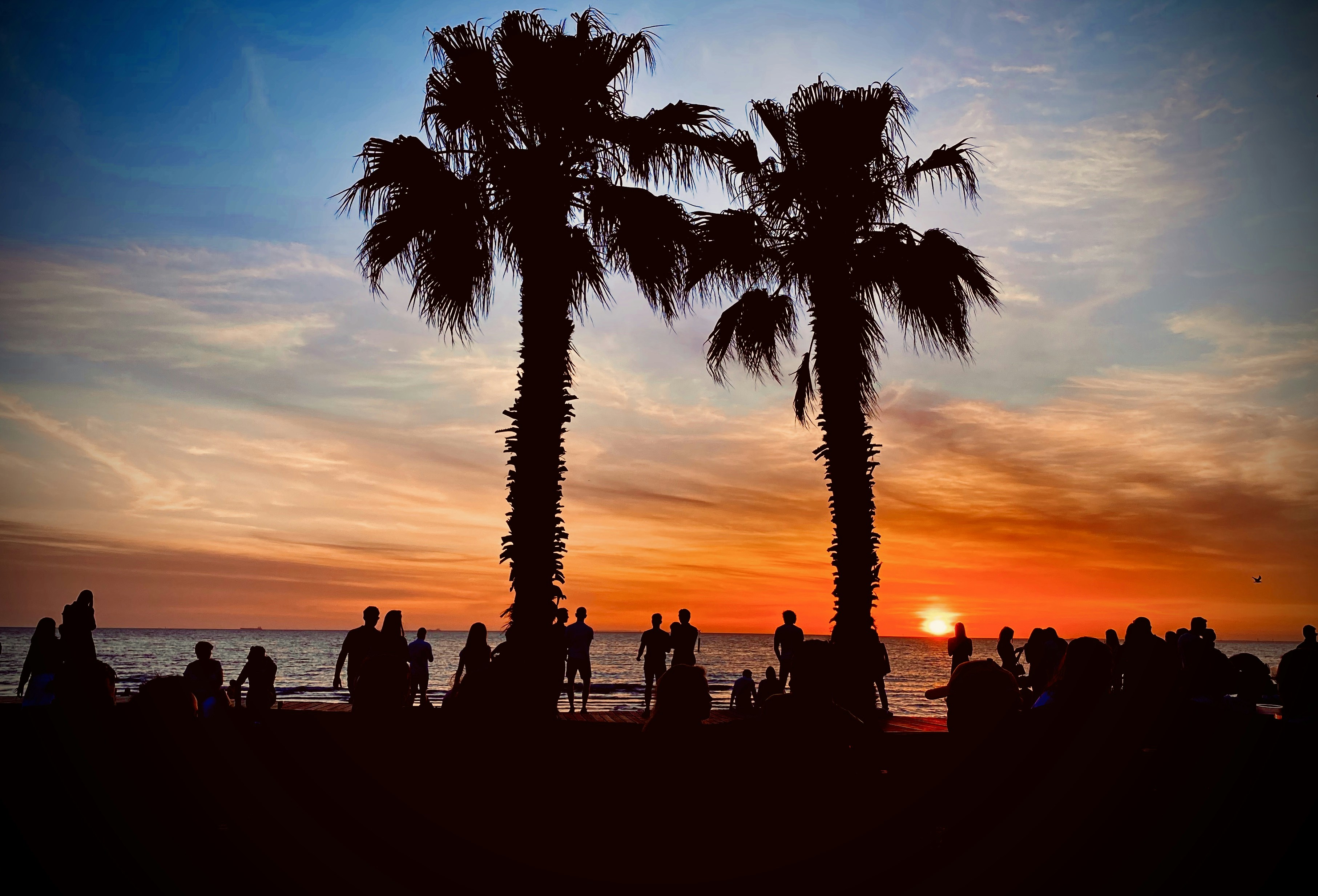 romantic sunset in st kilda melbourne