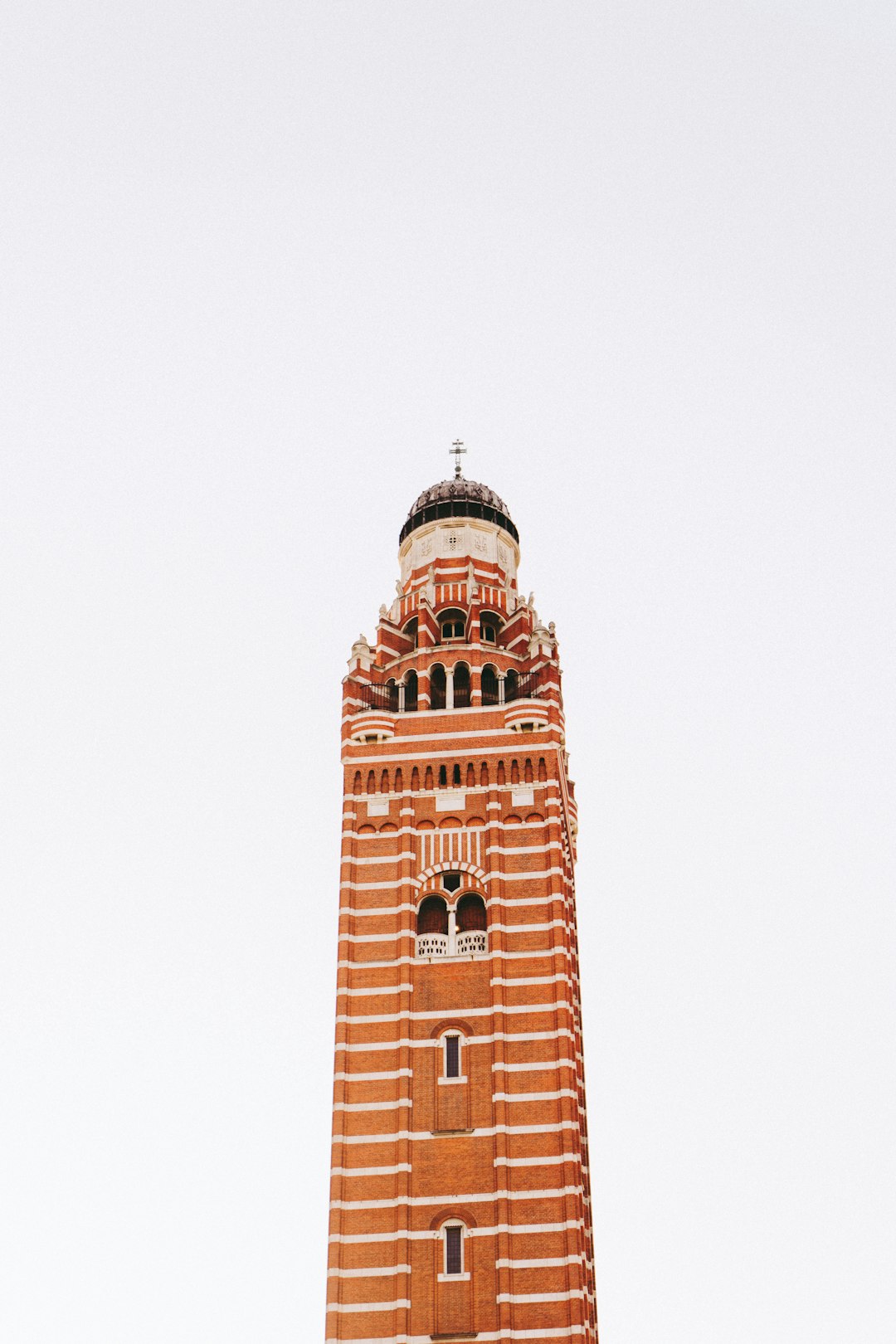 brown high-rise building