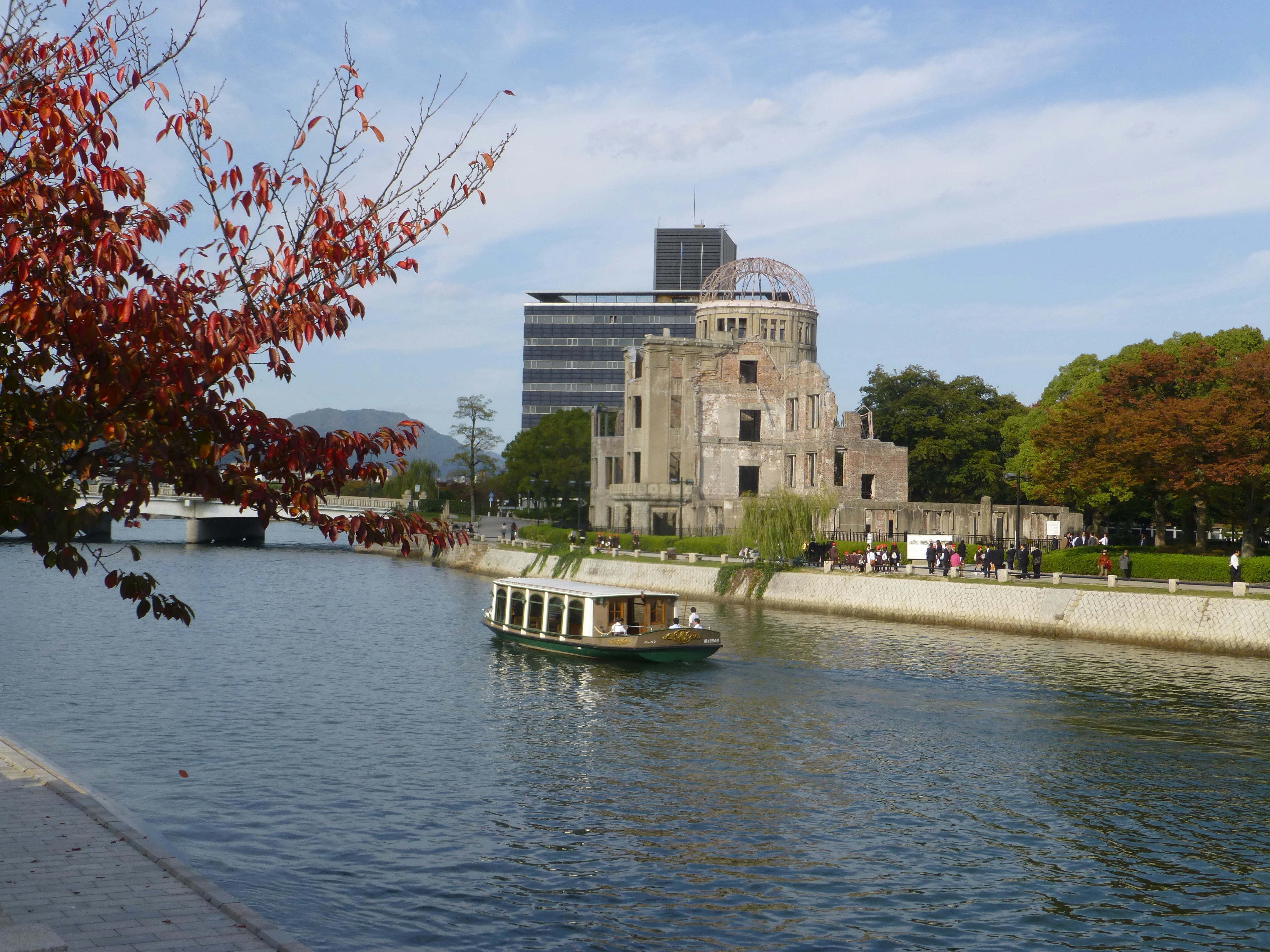 Au centre: seules ruines restantes de l'explosion de la bombe atomique « Little Boy », août 1945. Hiroshima, Japon.