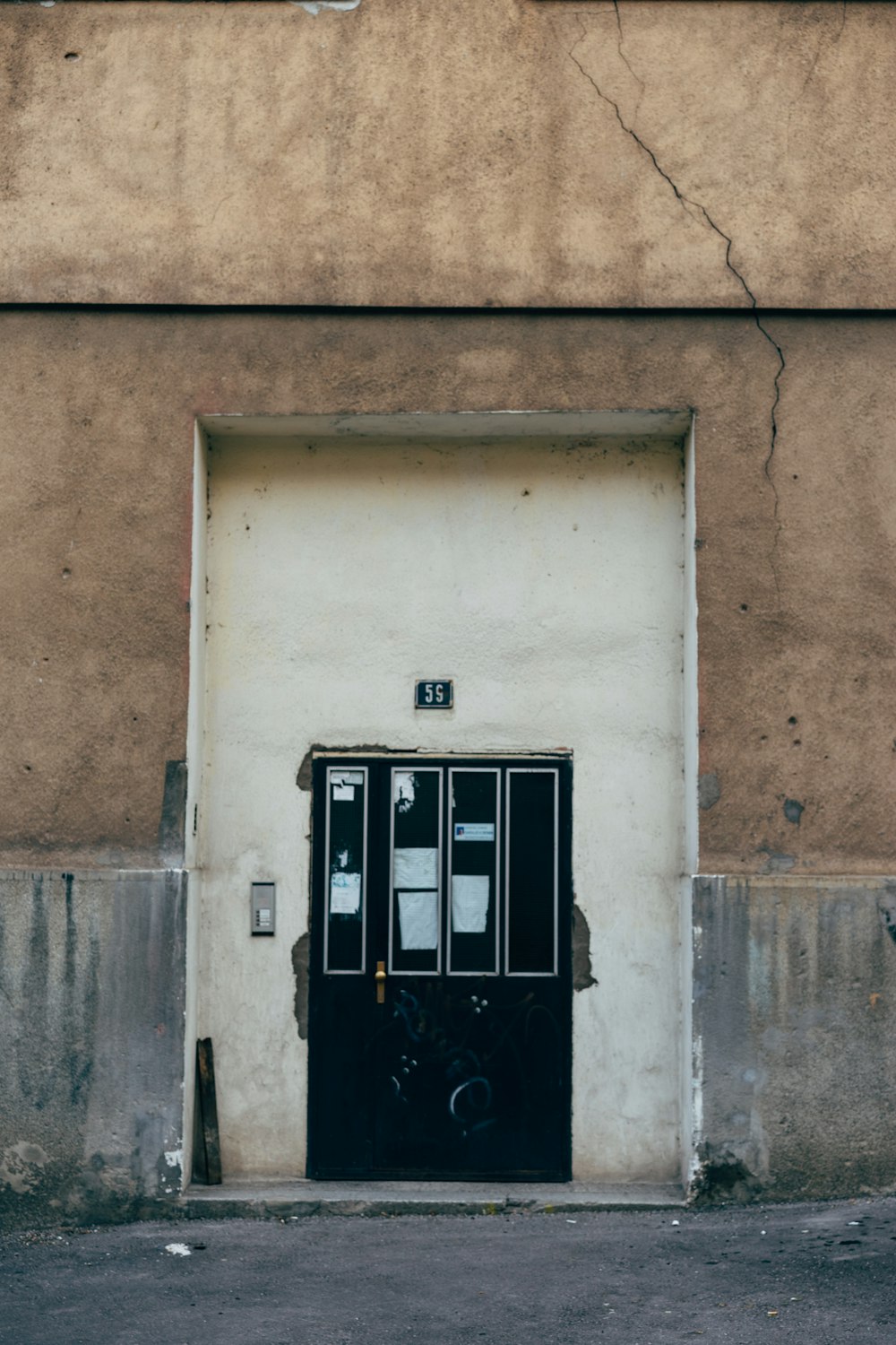 beige and brown concrete wall