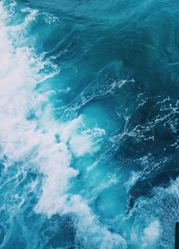 Visual artwork by Marco Barahona depicting ocean waves