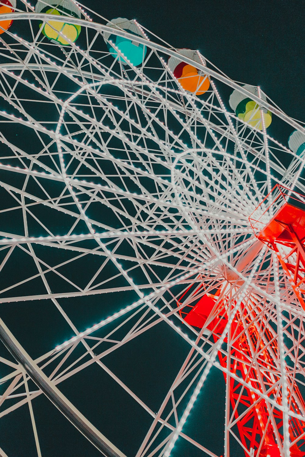 worm view photo of white Ferris wheel