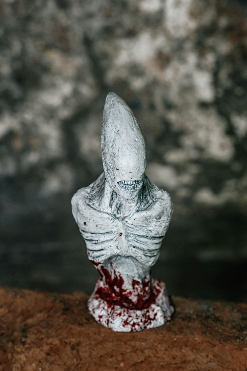 shallow focus photo of gray alien figurine