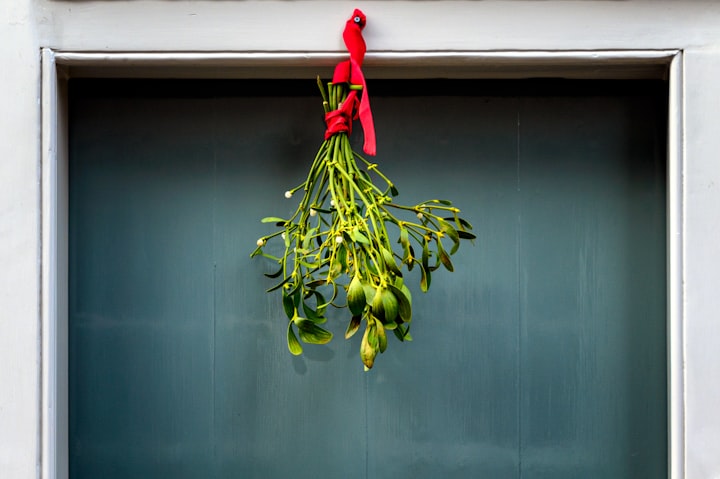 A Short Holiday Poem: The Mistletoe Kiss