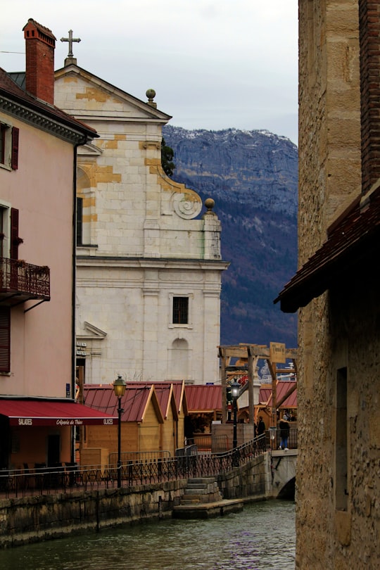 gray concrete building beside body of water during daytime in Palace I'lle France