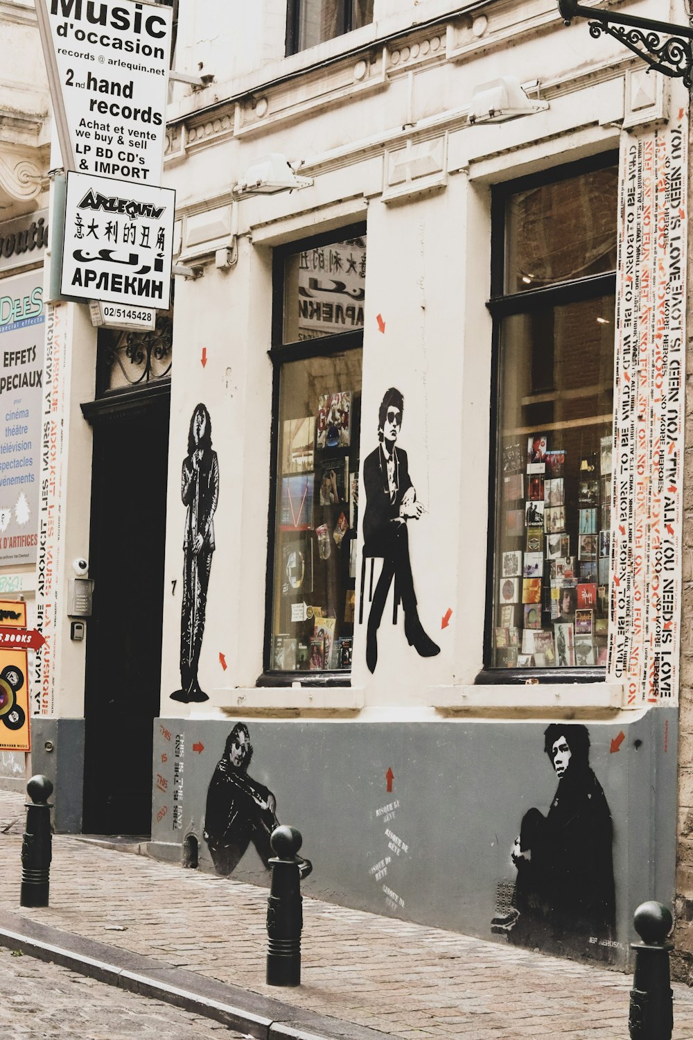 Bob Dylan mural paintings on a storefront