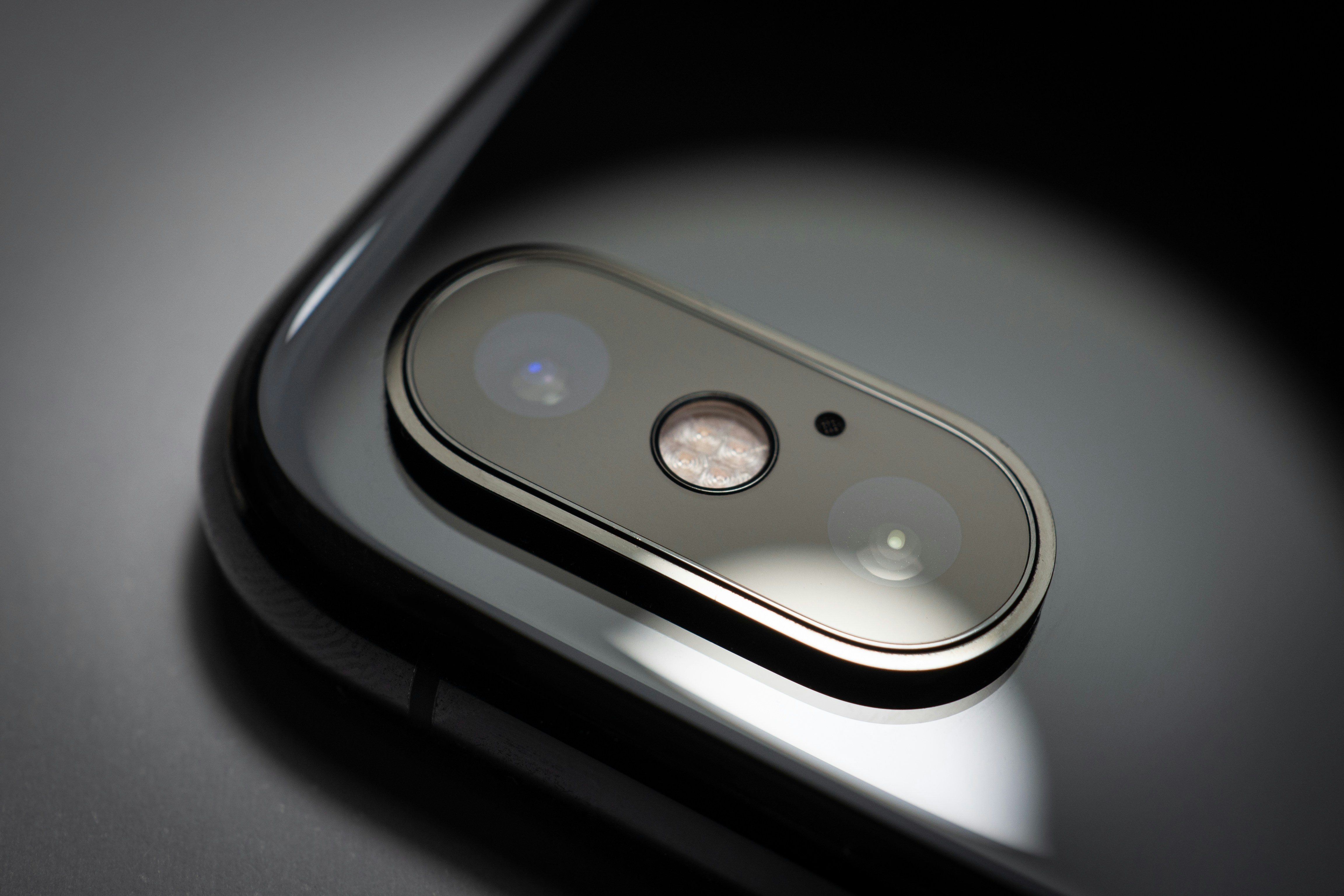 Global smartphone image sensor market revenue and shipments dip in 2022