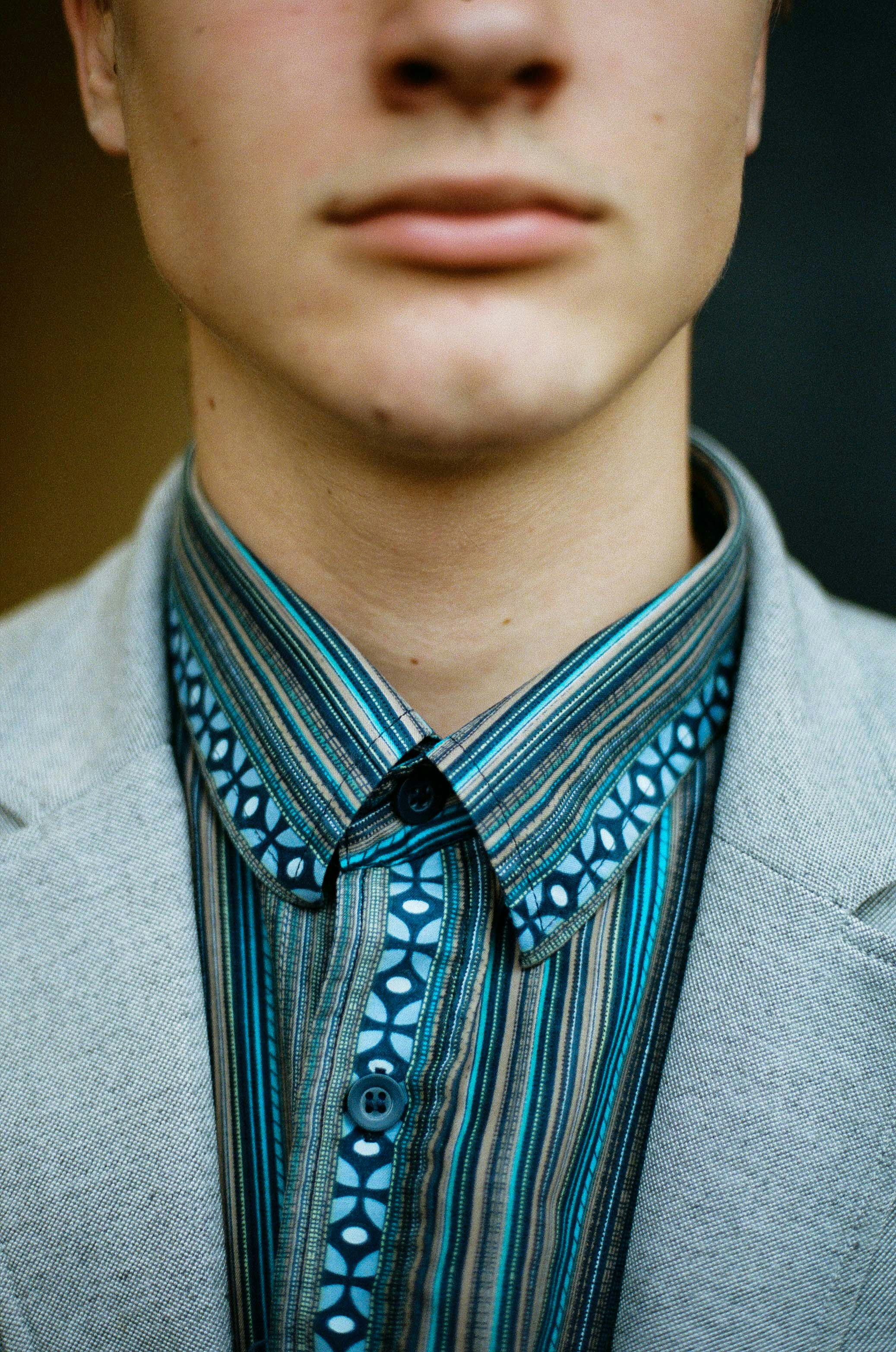 chaqueta de traje gris