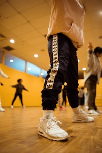 Insegnante di Hip Hop Dance e Popping durante una lezione