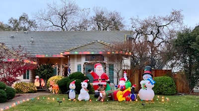 santa claus decors during daytime snowman teams background