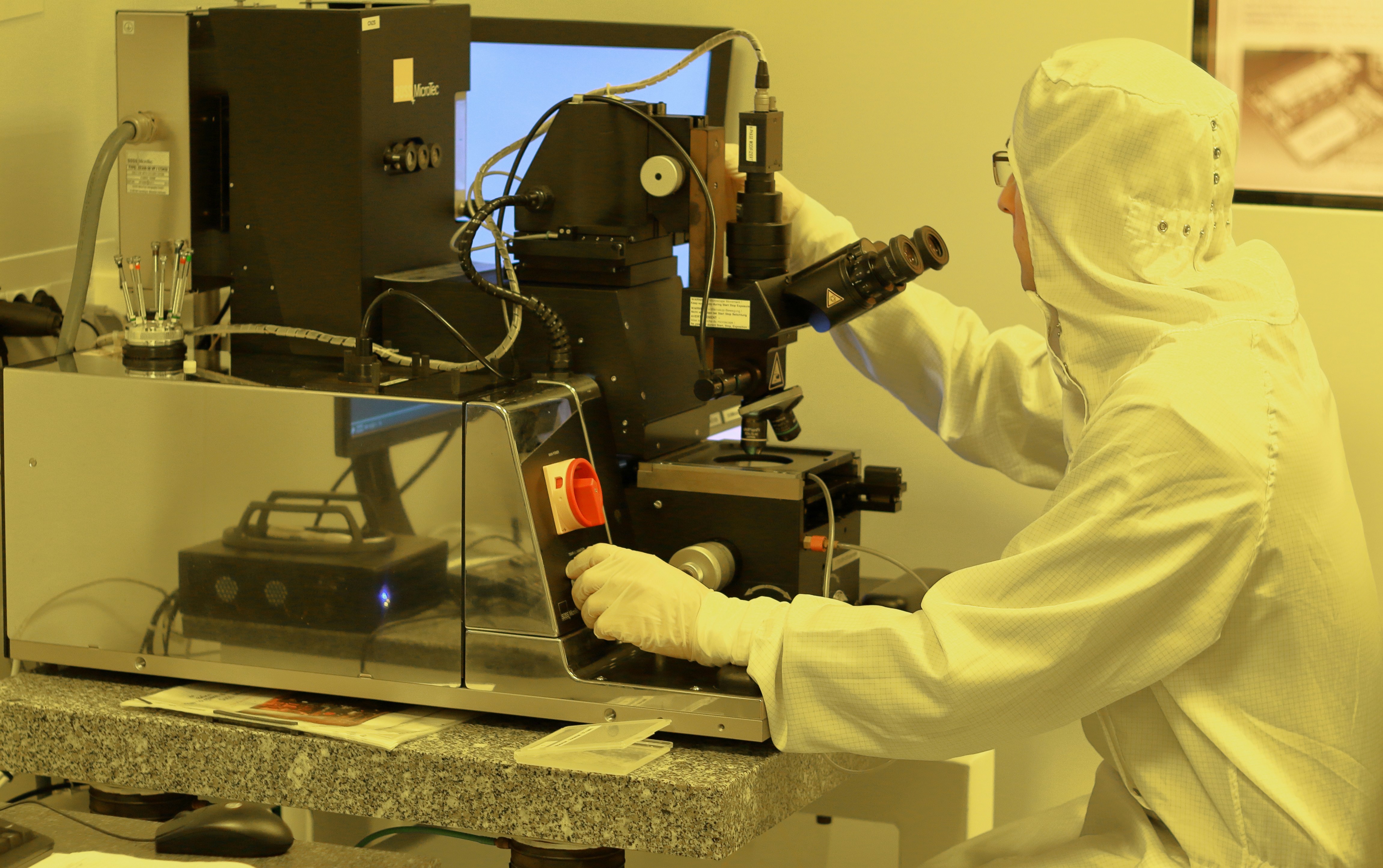 semiconductor wafer silicon chip manufacturing cleanroom