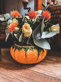shallow focus photo of red and white flowers